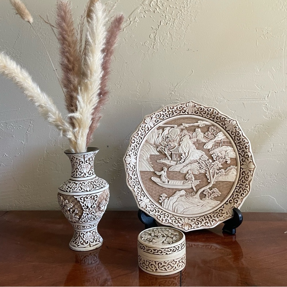 Vintage 1982- Ivory Dynasty 3 piece Matching Set. Vase, Trinket Box & Plate. - Picture 6 of 14